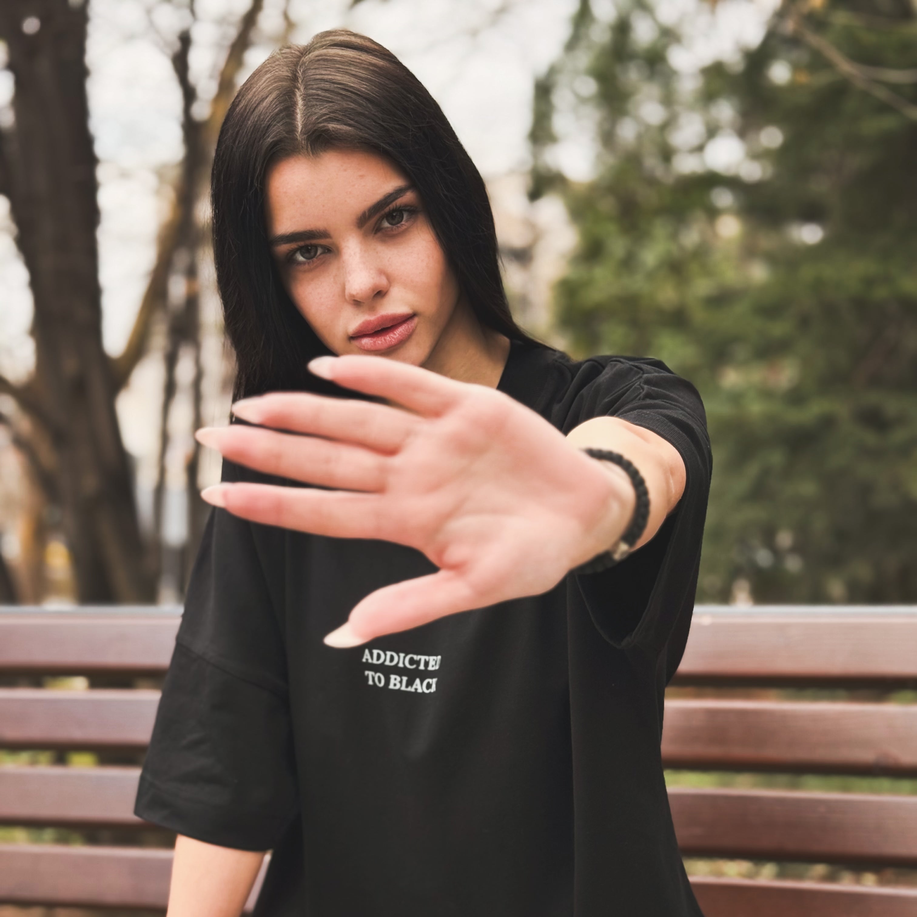 ЧЕРНА ОВЪРСАЙЗ ТЕНИСКА