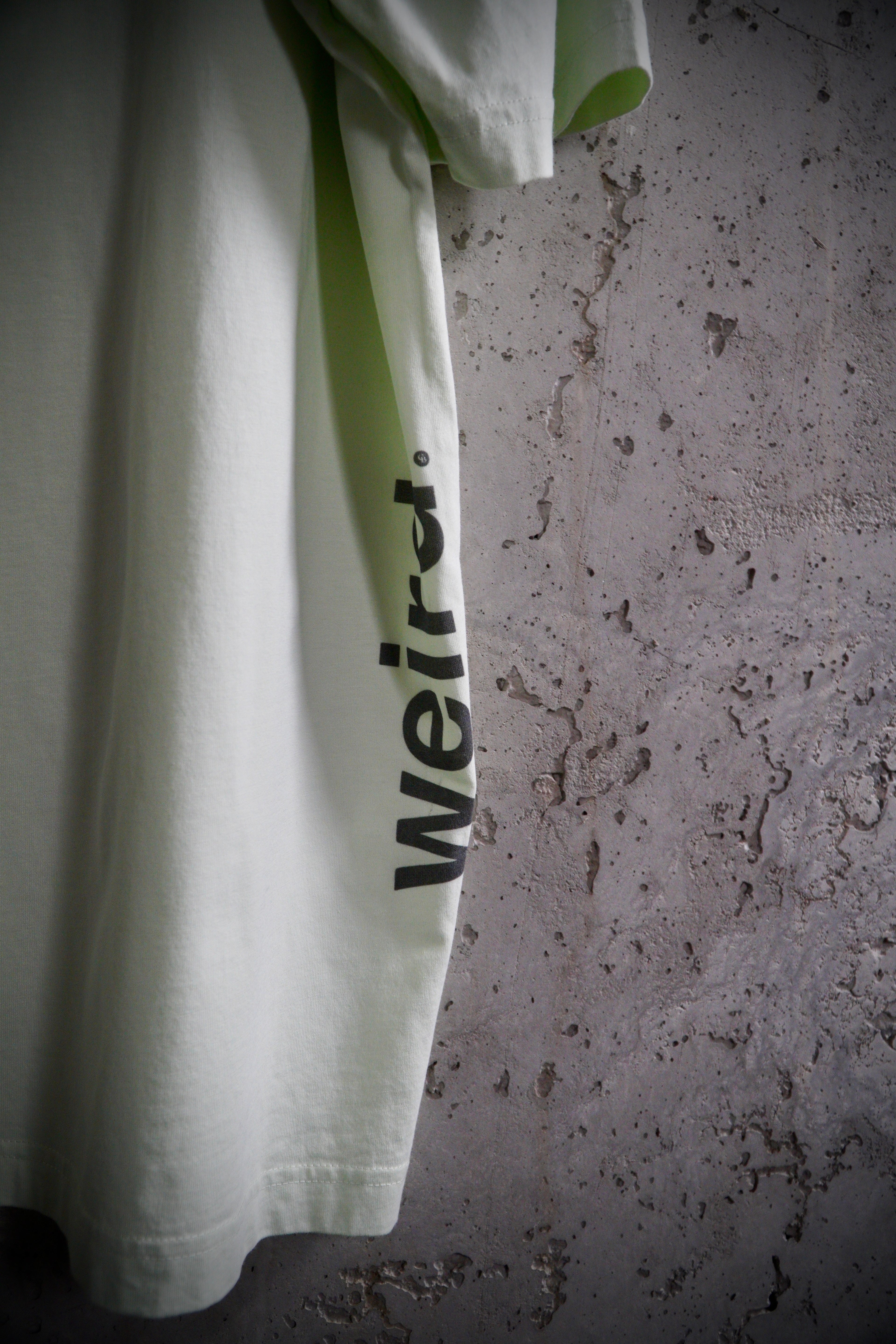 WEIRD ТЕНИСКА